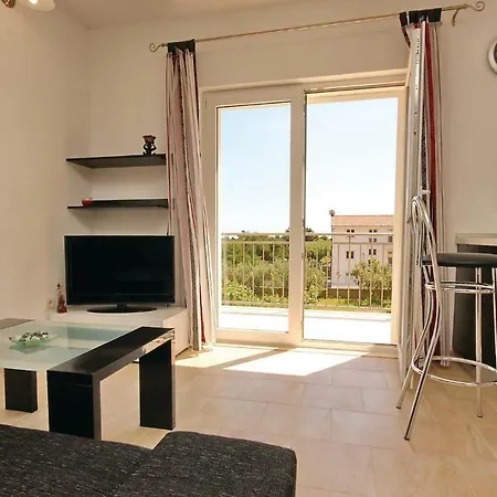 Brace Radica Iv Apartment